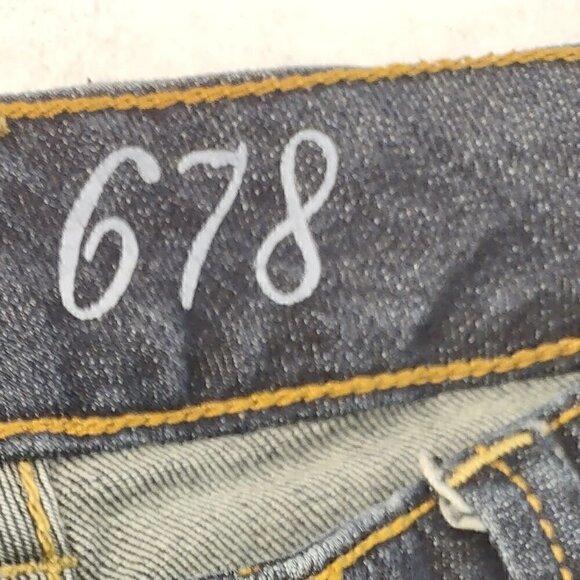 The Limited Denim Medium Dark Wash 678 Cotton Jeans. Size 2R - Picture 9 of 11